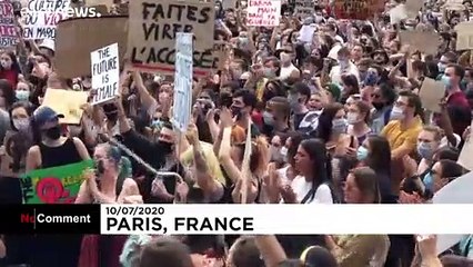 Fransa'da göreve atanan iki yeni bakan kadınları sokağa döktü