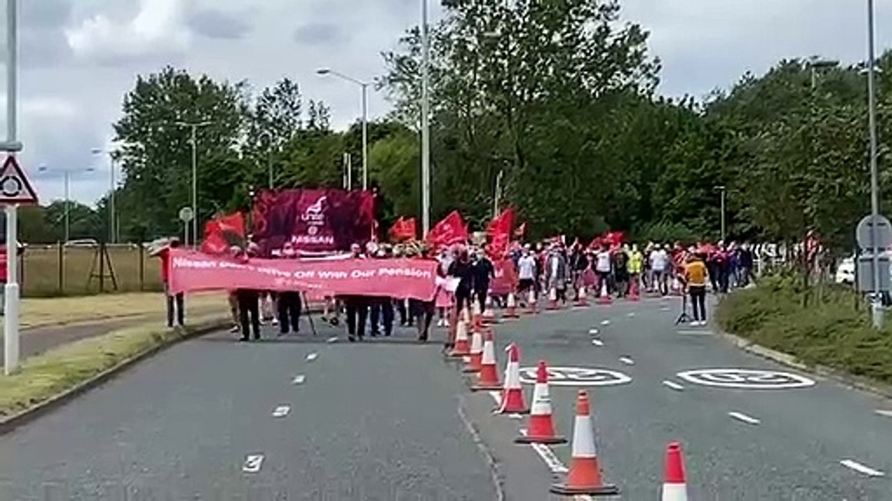 Nissan workers protest over changes to pension scheme