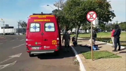 Pneu estoura e gera queda de motociclista na Praça da Bíblia