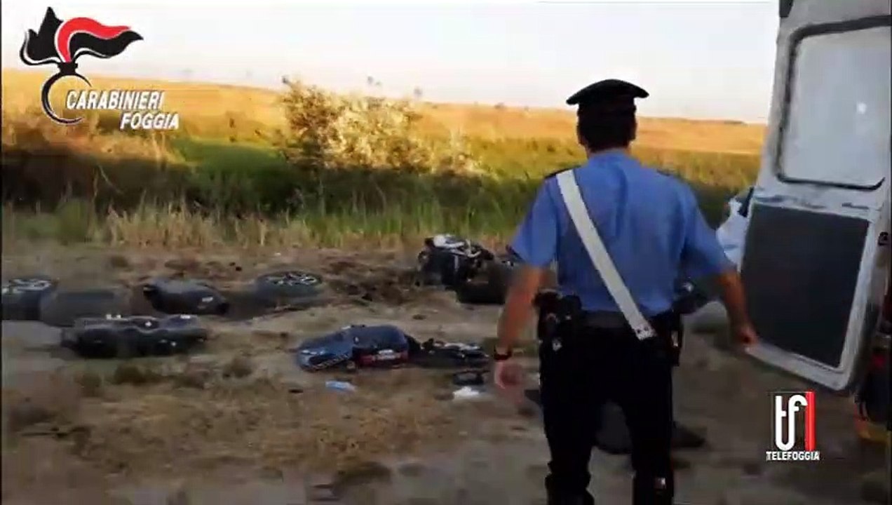 Rubano un’auto a Trani, fermati mentre la smontavano a Cerignola: arrestati - video