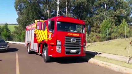 Área de vegetação pega fogo no Conjunto Riviera