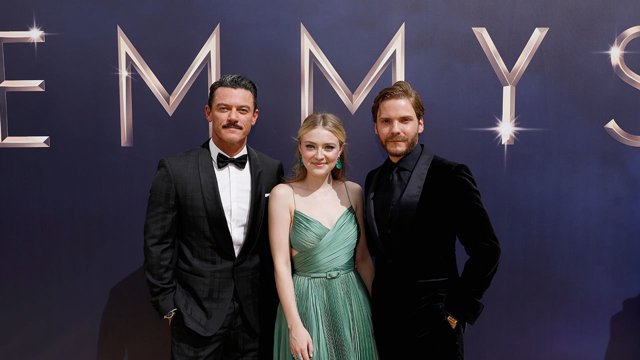 Luke Evans, Dakota Fanning & Daniel Brühl On Parallels Between 'The Alienist' and Modern Society
