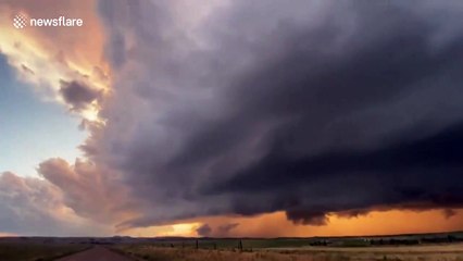 Massive supercell cloud forms over eastern Wyoming