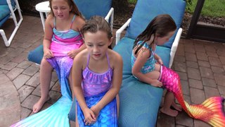 Sophia Isabella e Alice Brincando de Sereias Disney na Piscina