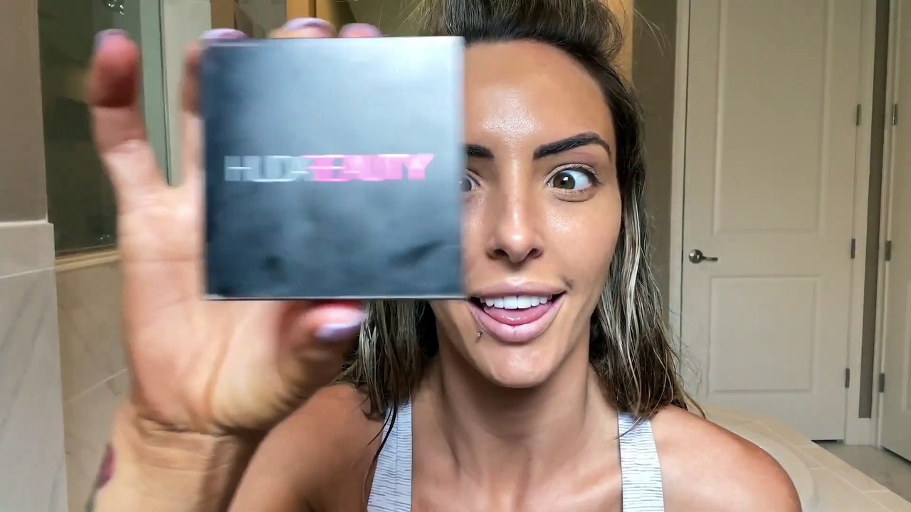 Peyton Royce - Cassie Vs Day to Night Lewk (Cassie VS Ep.02)