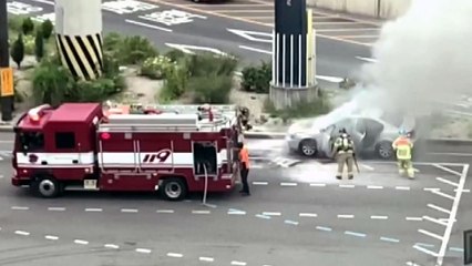 서울 충정로사거리 차량 화재...운전자 대피 / YTN