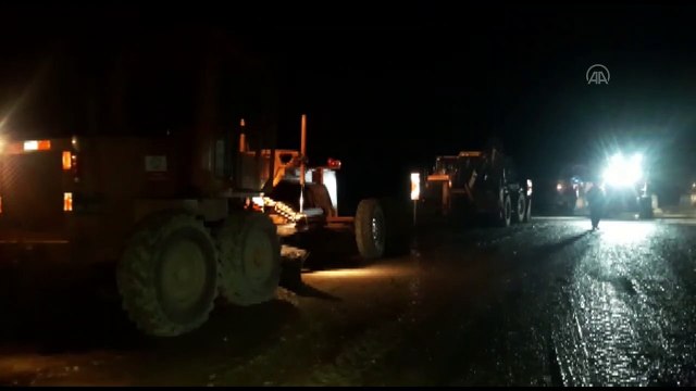 Sel nedeniyle kapanan Kars-Kağızman kara yolu ulaşıma açıldı