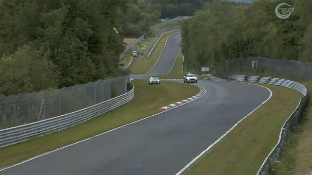 NLS Endurance Nurburgring 2020 2 Porsche Pass Safety Vehicle Crazy on Grass