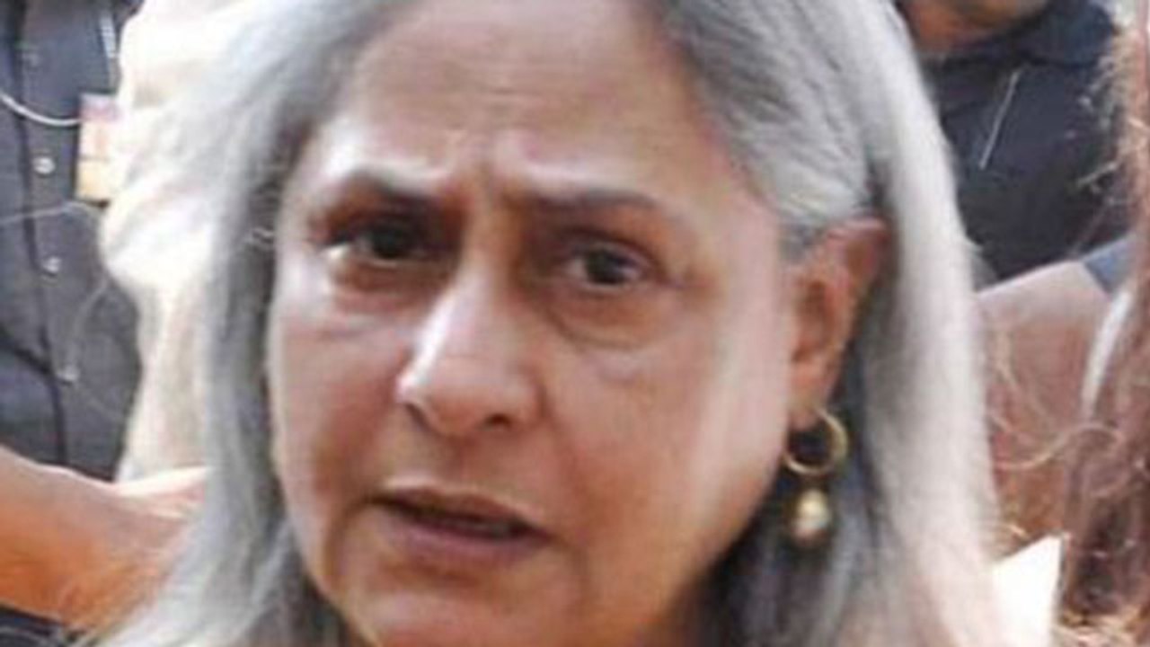 Amitabh Bachchan, Abhishek, Aishwarya और Aaradhya के बाद Jaya को Corona का खतरा ? | FilmiBeat