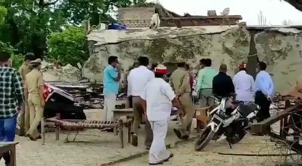 कानपुर शूटआउट: बिकरू गांव पहुंची SIT की टीम, गांव वालों से की पूछताछ