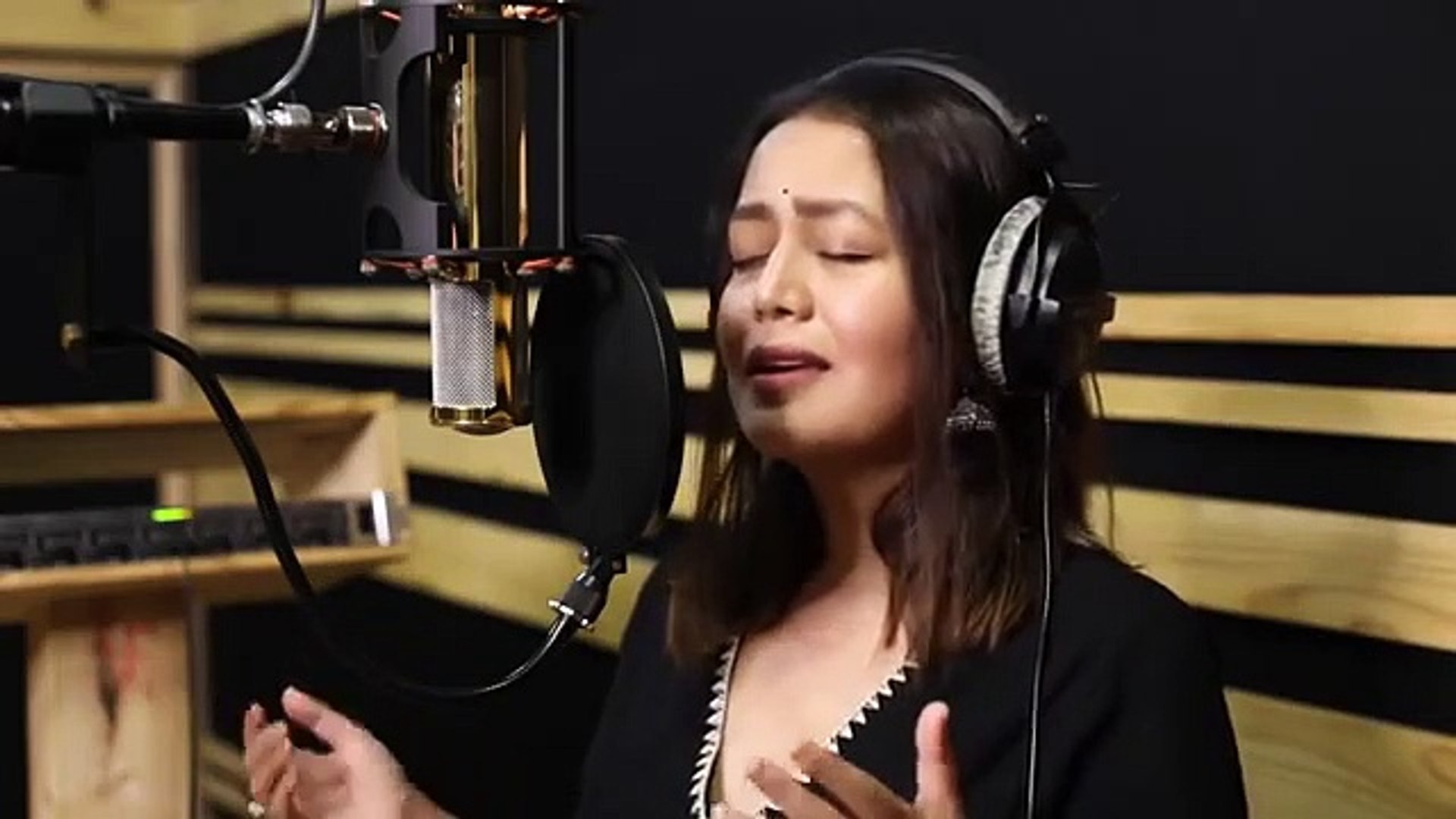 Neha Kakkar Gali Gali Me Full Song