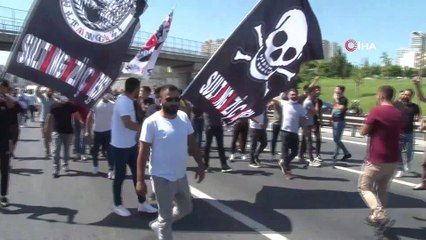 TEM Otoyolu'nu trafiğe kapattılar