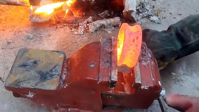 Turning a Rusty BEARING into a Shiny but Razor Sharp KARAMBIT