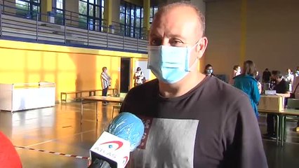 Video herunterladen: Fuertes medidas de seguridad e higiénicas en los colegios electorales de Galicia