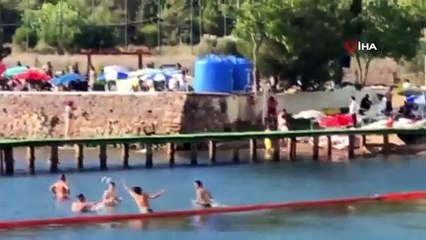 Heybeliada'da yangın çıktı, onlar suda top oynamaya devam etti