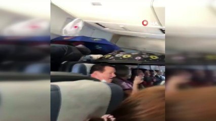 - Rusya’da uçakta şemsiye ile yolculuk yaptılar