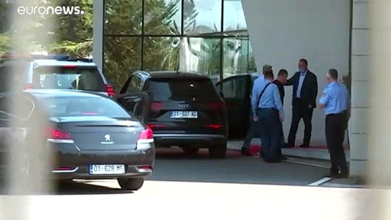 Hashim Thaci ein Kriegsverbrecher? Befragung in Den Haag