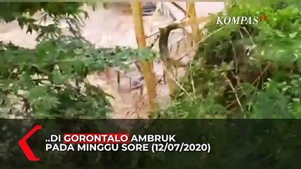 Detik-detik Jembatan Penghubung 2 Kecamatan Ambruk