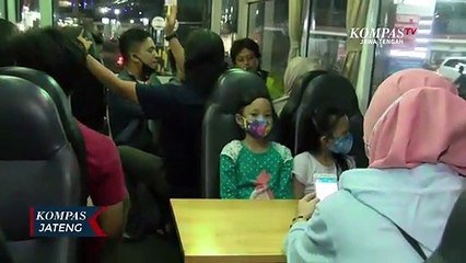 Ngopi di Bus Sambil Berkeliling Kota