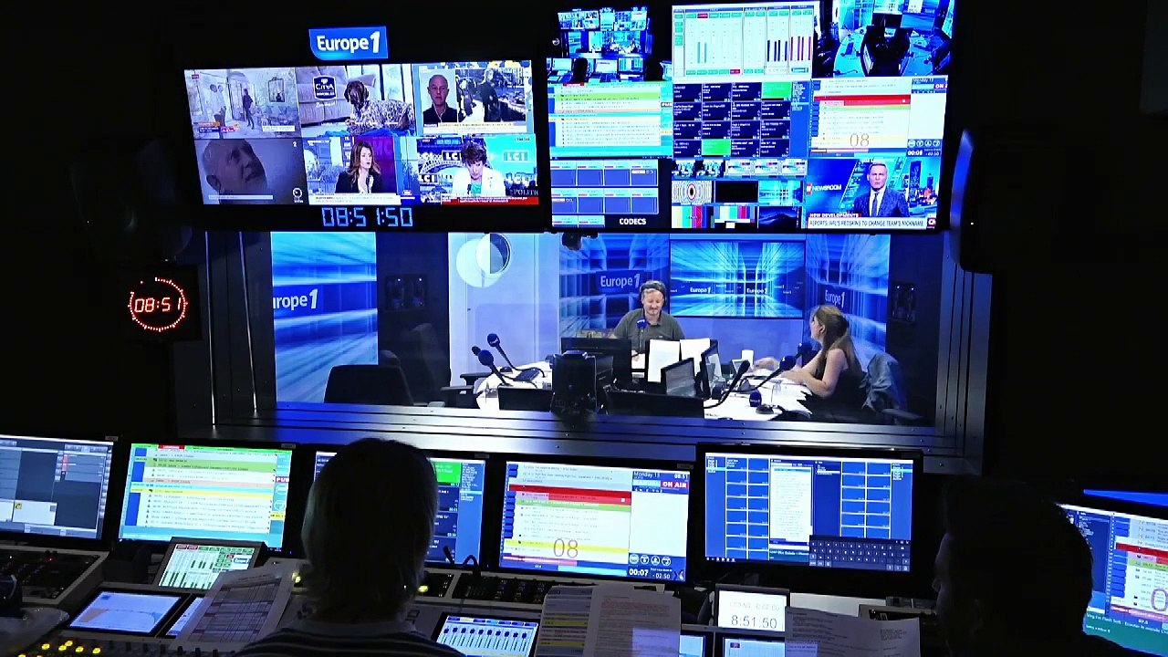 BEST-OF - Emmanuel Macron : "Castaner me rappelle mon chien de quand j'étais petit !" (Canteloup)