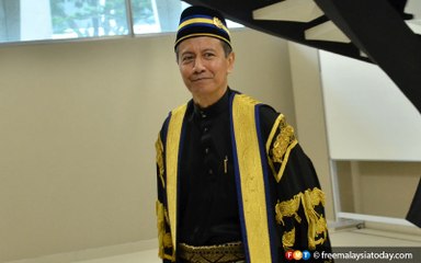 Orang pertama dihalau selepas Azhar Harun angkat sumpah speaker