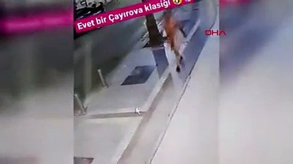 Kaldırımda çırılçıplak yürüdü
