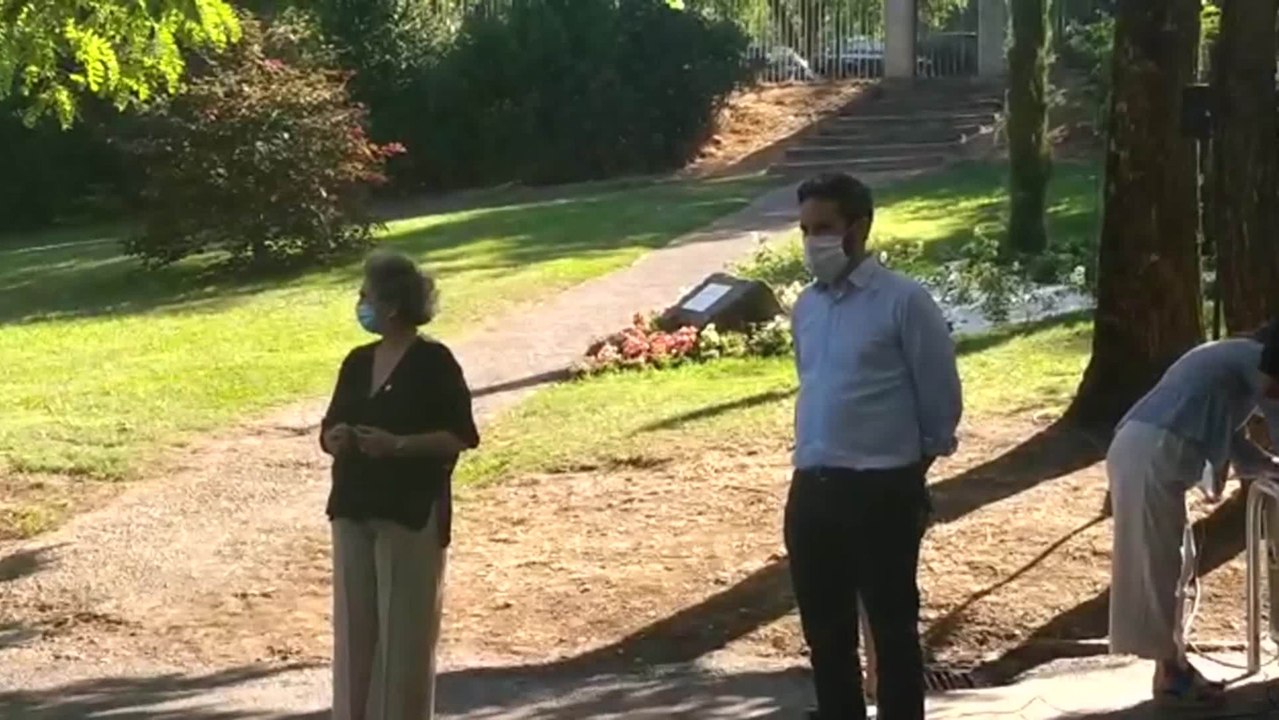 Cáceres inaugura un jardín dedicado a las víctimas del coronavirus