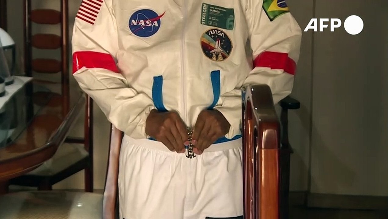 Im Raumanzug an der Copacabana