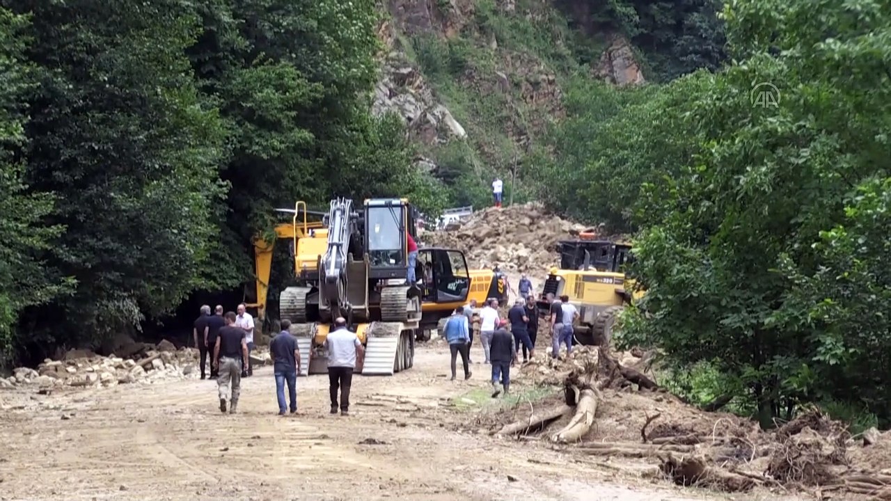 Şiddetli yağış nedeniyle Rize-Erzurum kara yolu ulaşıma kapandı (2)