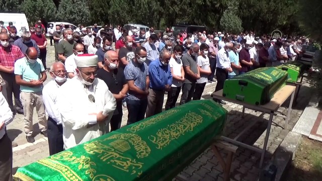 Denizde boğulan baba ve iki oğlunun cenazeleri toprağa verildi - SİNOP