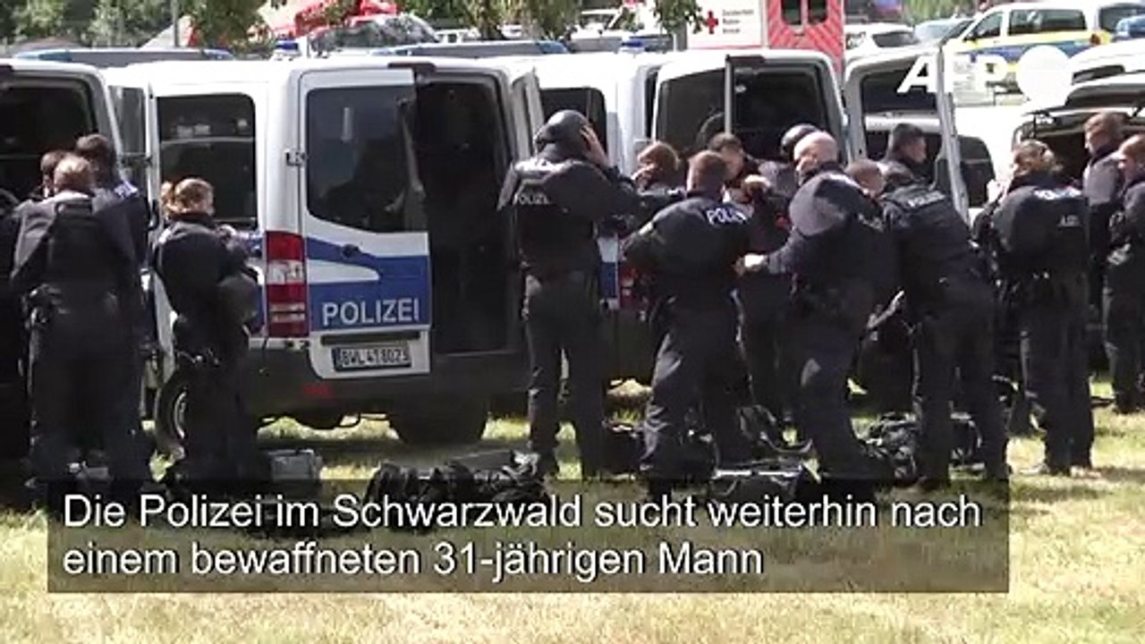 Schwerbewaffneter Mann im Schwarzwald weiter flüchtig