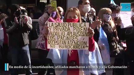 Afiliados marcharon a IOMA y a la Gobernación