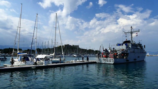 Le chasseur de mines Orion arrive à Antibes