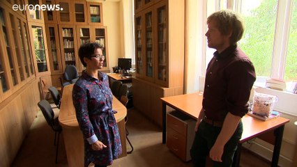 A szomszédainknál egyre több a fertőzött, itthon tombol a nyári szezon