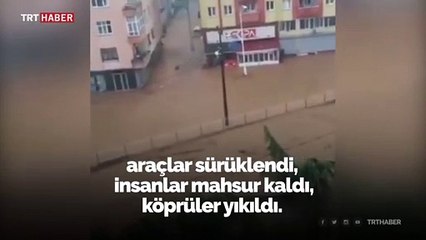 Rize'de dere taştı, yaya köprüsü yıkıldı