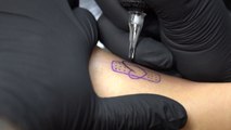 Mil tatuajes para sanitarios como símbolo de la lucha frente al virus