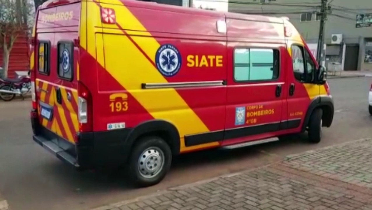 Motociclista é socorrido pelo Siate após se envolver em batida de trânsito no Centro