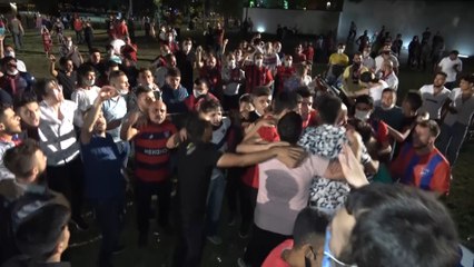Şampiyonluk sevinci sosyal mesafeyi unutturdu