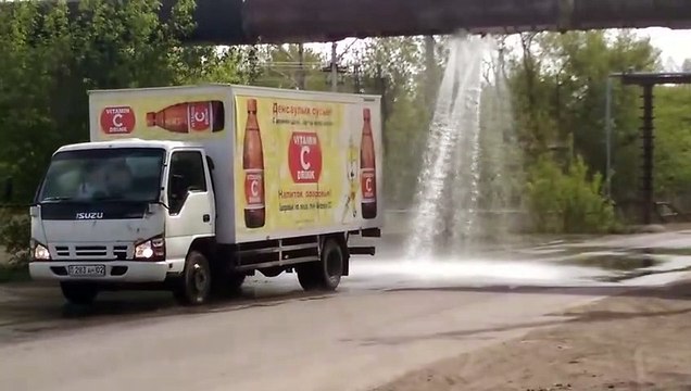 Drivers Use Busted Water Pipeline as Car Wash