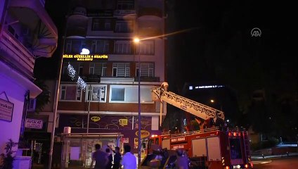 Bilecik'te bir apartmanın çatısında çıkan yangın söndürüldü