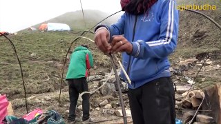 local way to make shelter in the himalaya Nepal