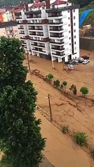 Sel Rize'yi yuttu: 2 can kaybı var! Görüntüler korkunç...