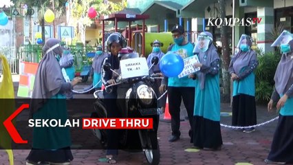 Sekolah Drive Thru, Obati Kerinduan Suasana Sekolah