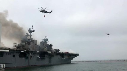 Continúan los trabajos para extinguir el aparatoso incendio que afecta a un buque de guerra estadounidense