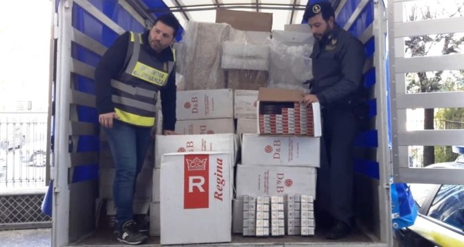 Napoli - Sequestrate due tonnellate di sigarette: 4 arresti (14.07.20)