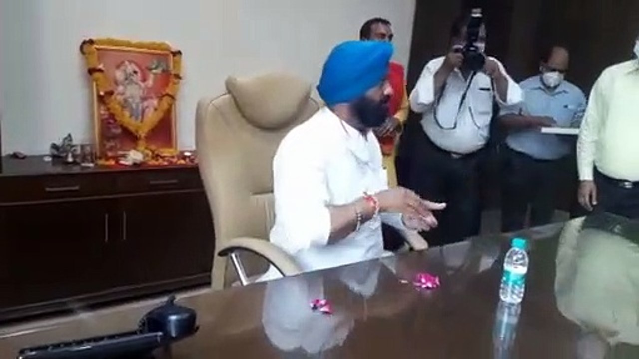 नवीनीकरण ऊर्जा एवं पर्यावरण मंत्री ने संभाला पदभार