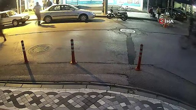 Kiralık bisikletlere zarar veren şahıslar güvenlik kamerasına yakalandı