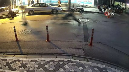 Kiralık bisikletlere zarar veren şahıslar güvenlik kamerasına yakalandı