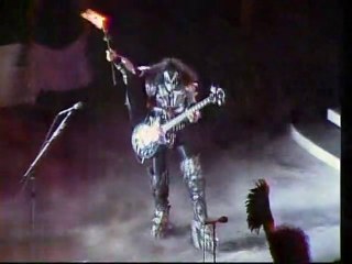 kiss live in japan 1977　Firehouse　Gene Simmons Fire performance