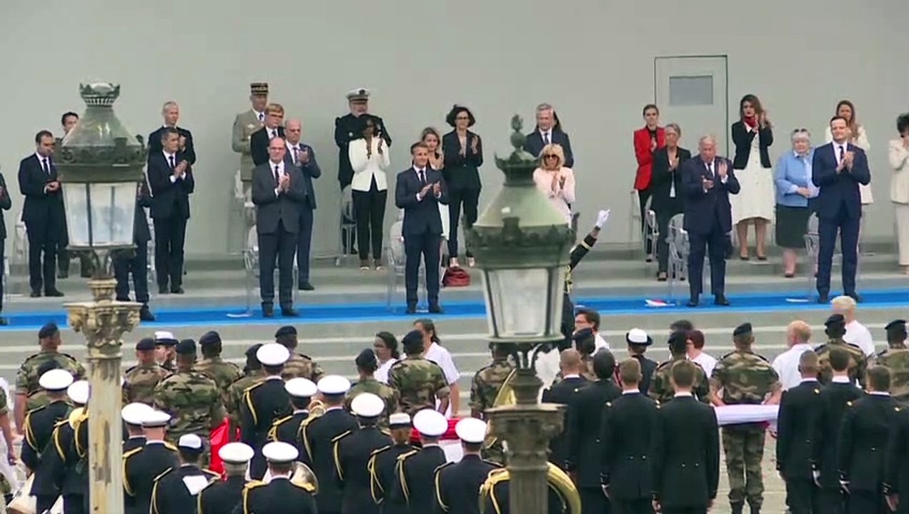 Französischer Nationalfeiertag: Ärzte und Pflegekräfte im Mittelpunkt